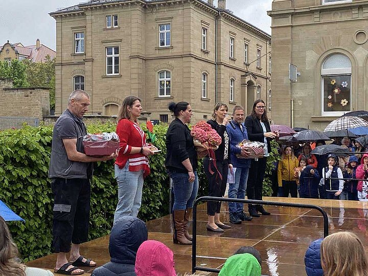 Schulfest „Die Grundschule im Rot blüht auf “