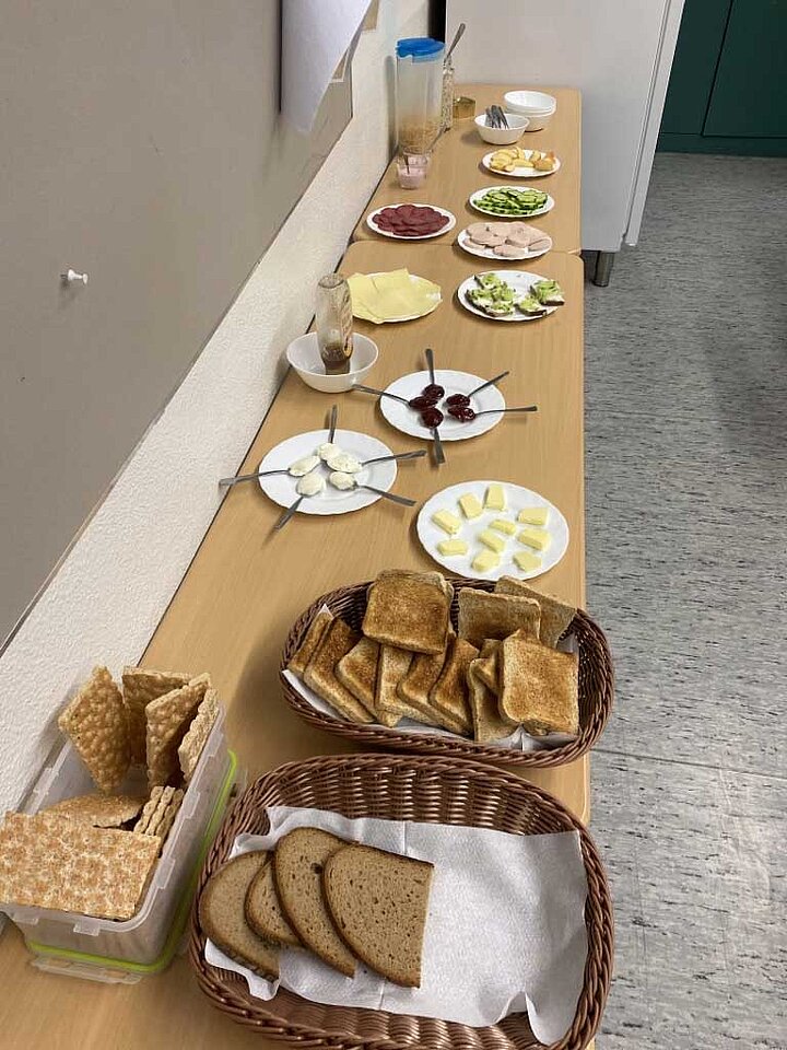 Gemeinsame „brotZeit“ vor dem Unterricht für jedes Kind