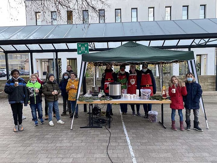 Adventszeit in der Grundschule im Rot