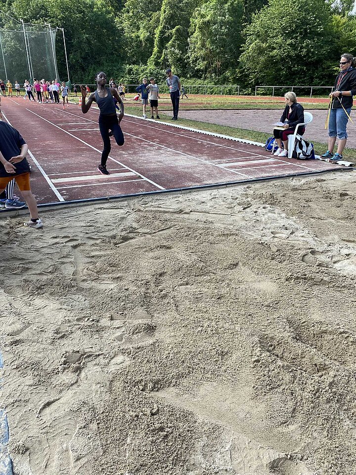 Schüler bei den Bundesjugendspielen