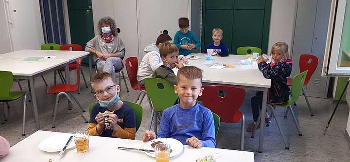 Gemeinsame „brotZeit“ der neuen Erstklässler